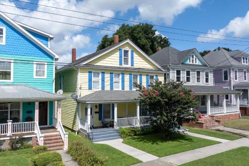 Bayside - Classic duplex in historic downtown!