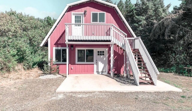 Beach Barn Getaway- with hot tub