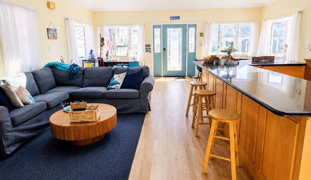 Beach Bungalow in the Heart of Town - Walk to Beach, Dining & Fun