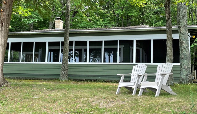 Beachfront Cottage with Rustic Charm and Beautiful Sunsets in Sturgeon Bay