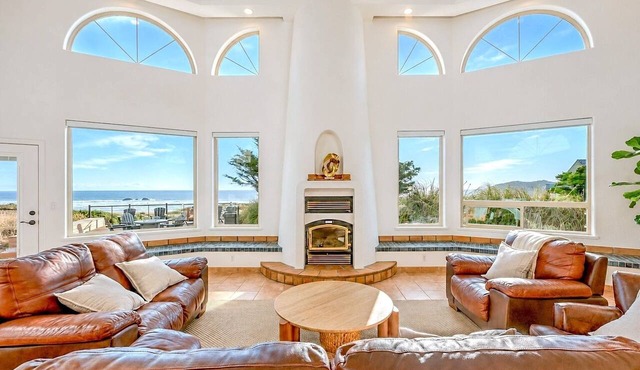 Beachfront, deck, hot tub, sauna, dog-friendly, 2026 remodel