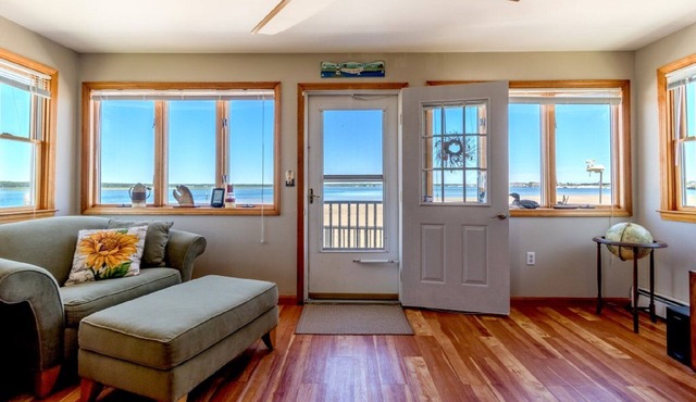 Beachfront Family Vacation in a Quiet Residential Neighborhood.