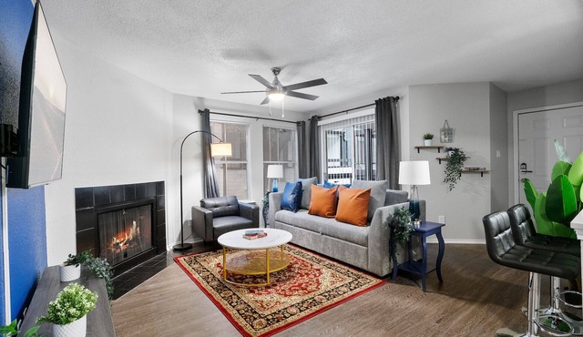 Beautiful 2BD/1BA in University Hills 11kb