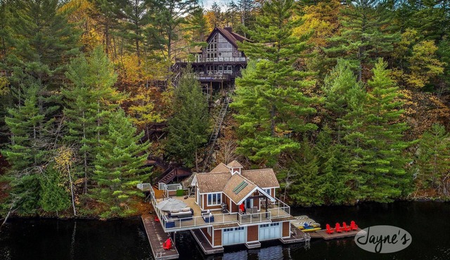 Beautiful 5bed, 4bath Rosseau Lake cottage in private bay with home theatre! in Rosseau