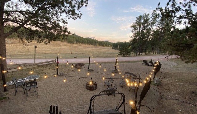 Beautiful countryside with 6 Bdrm with central air, next to Custer State Park