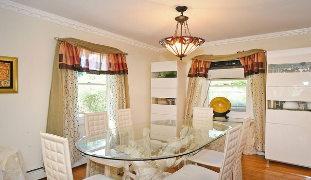 Beautiful home 2 bedrooms+2 bathrooms in Roslyn Historic Village