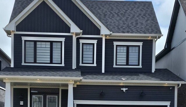 Beautiful Home backing on Welland Canals STR-289