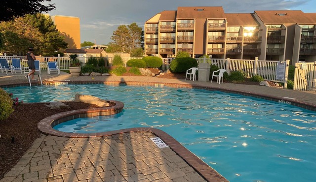 Beautiful sunset lakefront with hot tub,pool, tennis-pickleball and bball court