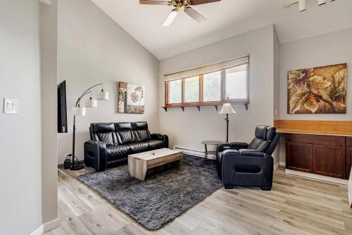 Beautifully furnished one bedroom loft located in Chicago's South suburb of Alsip