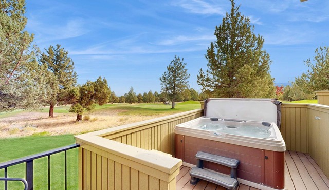 Beautifully updated, golf-course-front chalet with deck, pools, hot tubs & gyms