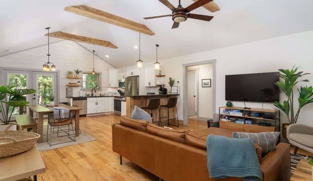 Birdsong Cottage | Gorgeous Lake Junaluska Retreat