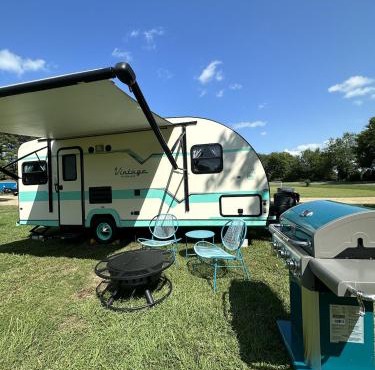 Blue Diamond RV at Diamond Glamping in Murfreesboro