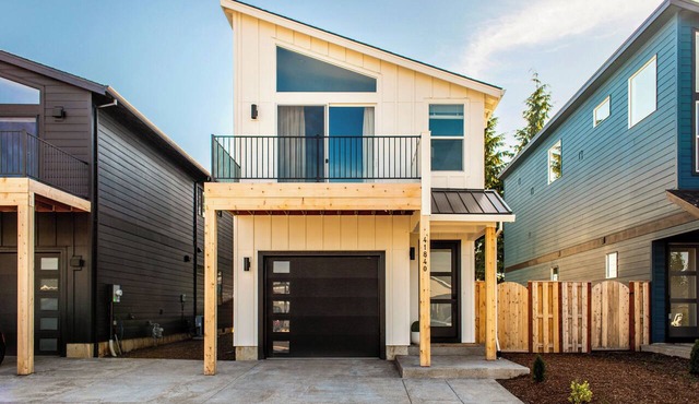 Brand New 3b/2.5 house in Sandy with AC!