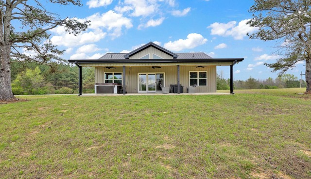 Brand New! Charming 3-bedroom Barndo on a scenic mountain with all the comforts!