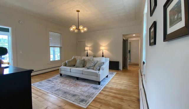 Breezy Accommodations at Alton Bay. Walk to Town Beach and New Boat Ramp in Alton