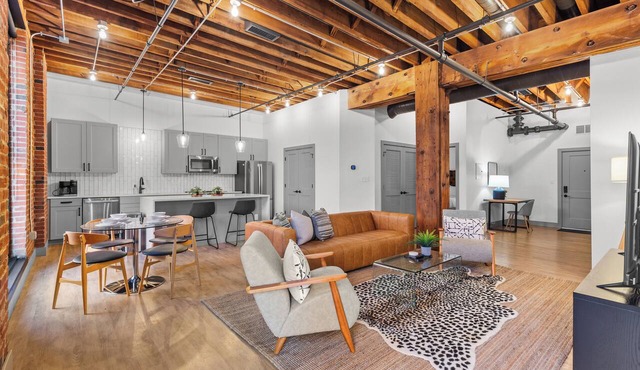 Brick & Bed - 2B/2B Spacious Riverfront Loft