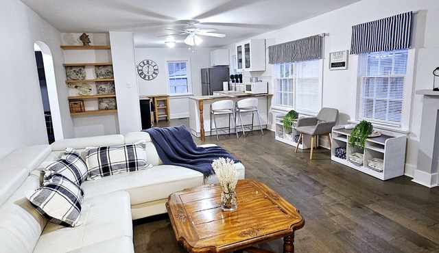 Bright and cozy riverfront home in the heart of Canada's Prettiest Little Town!