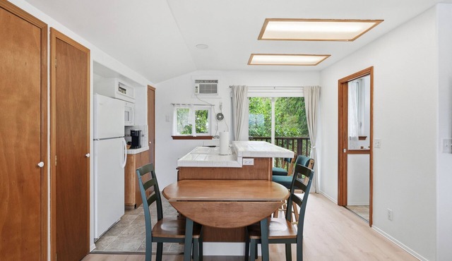 Bright Studio w/Valley Views Near Hospital in Wenatchee