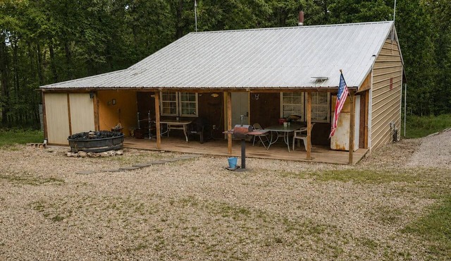 Brown's Lake House, Family-Friendly 2 Bedroom Retreat Near Lake Wappapello