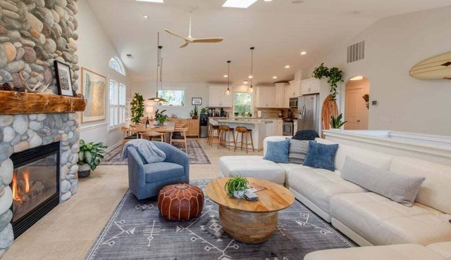 Cannon Beach Retreat, 3 King Beds, Chef's Kitchen, Outdoor Lounge, Walk to Beach