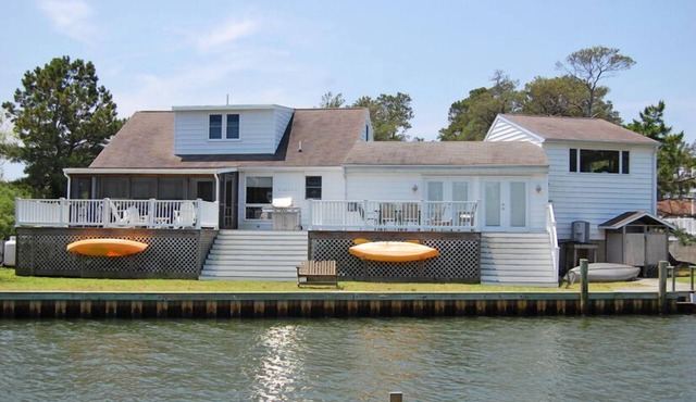 Casa dell' Isola-Canalfront w/Pool Table, Fire Pit, Kayaks & Paddleboards