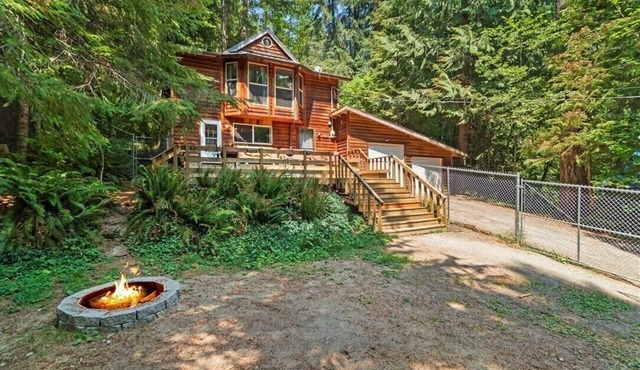 Cedar-sided cabin, RV parking, Kids & Pet friendly
