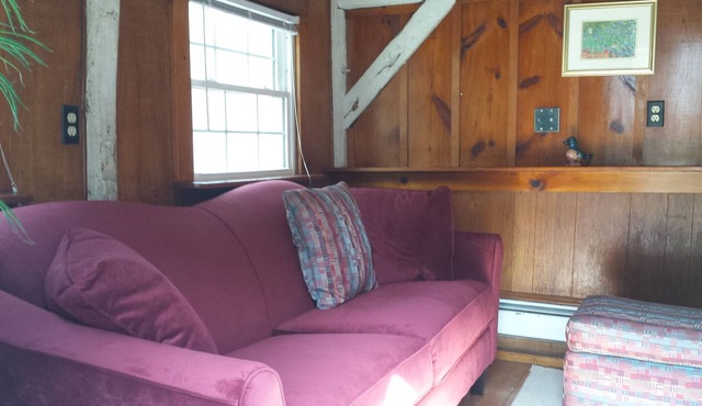 Charming 1 BDRM 18th Century post & beam cottage for monthly/extended stay in Monroe