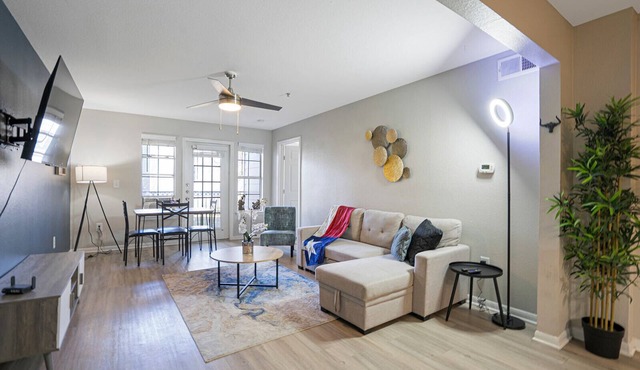 Charming 2-bedroom apartment with WiFi, AC in pleasant Austin