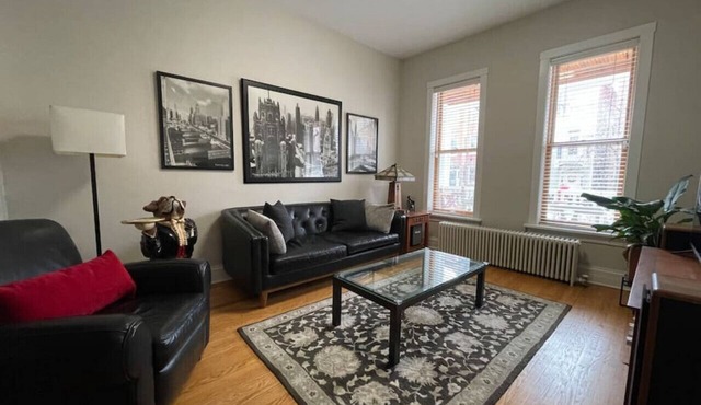 Charming 2 Bedroom Flat, in heart of Lincoln Park