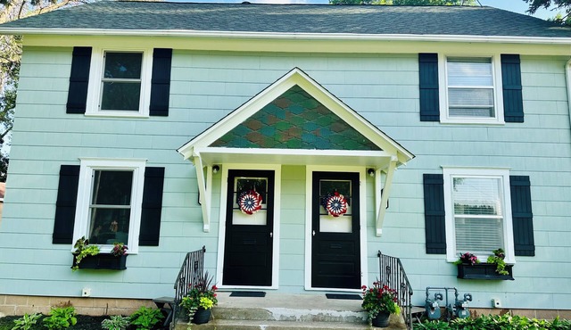 Charming 2-bedroom house, Walk to tranquil Clear Lake