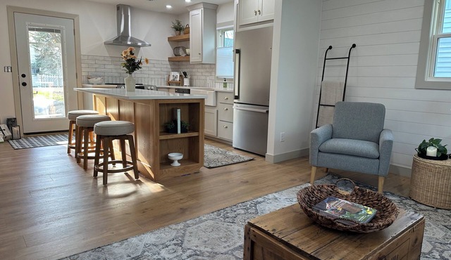 Charming 2-bedroom house with WiFi, AC in lovely Fairfield