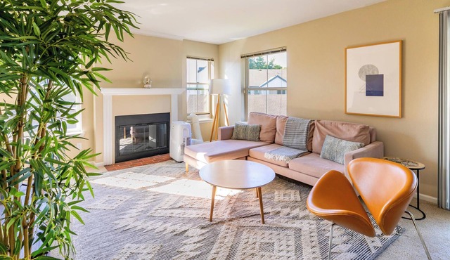 Charming 2BR Apartment in Beaverton w/ Pool + Gym