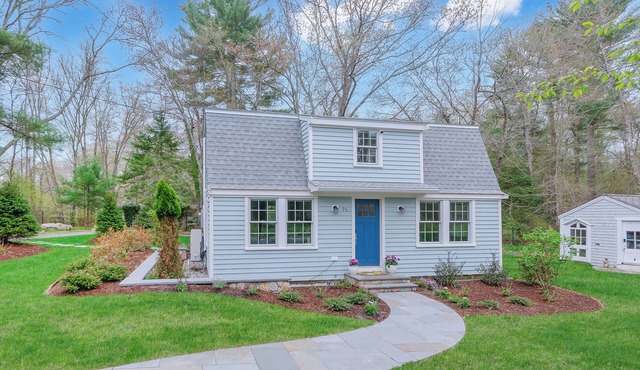 Charming 3-bedroom cottage with WiFi, AC in Rochester