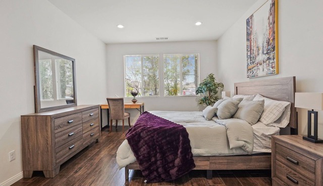 Charming 3-Bedroom Family Home in Orange – Pet-Friendly & Modern