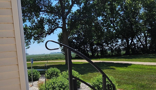 Charming 3-bedroom farmhouse by Luverne with WiFi and AC