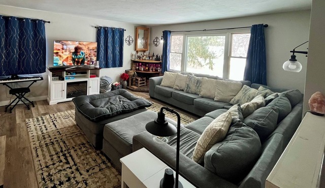 Charming 3-bedroom with Hot Tub