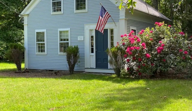 Charming 4-bedroom Cottage in the quaint village of Cotuit