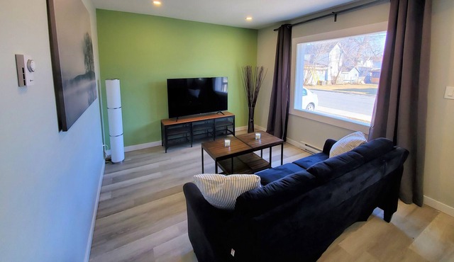 Charming and Cozy 2 Bed Apt near St Lawrence River in Cornwall