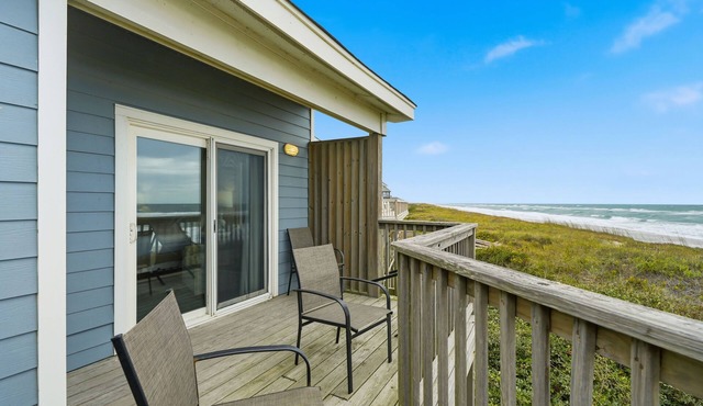 Charming Coastal-Facing 2-Bedroom Condo in Duck in Duck