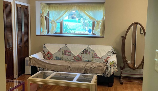 Charming double-room bedroom in a house in awesome Fairfax with fitness room, AC
