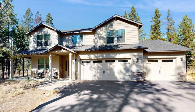 Charming Home with a Private Hot Tub, SHARC Passes, Fast WiFi, and Central AC
