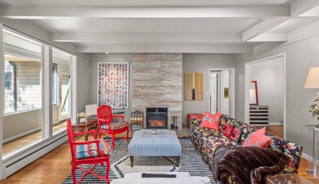 Charming Single-Level 3 Bed House in the desirable Cemetery Lane Neighborhood