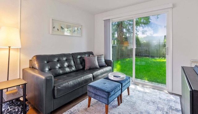 Charming Snug Spot 70 in Eugene, ideal for 2, steps from downtown and Autzen.