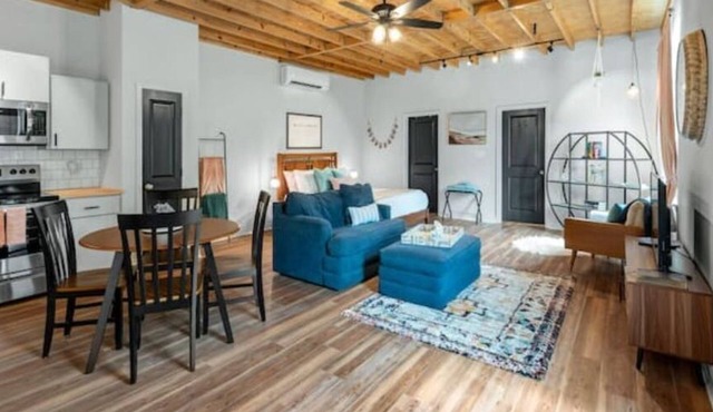 Charming & Spacious Hideaway by Downtown Bryan