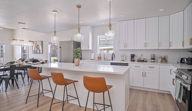 Cherish Every Moment 4BR/3BA So Close to Riverwalk