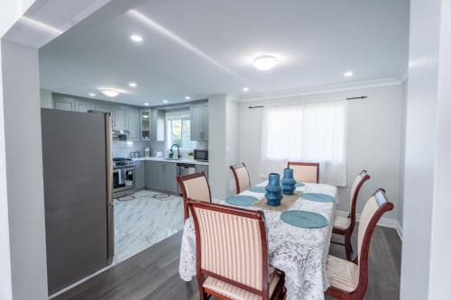 Chic and Cozy 5 Bedroom House in Brampton