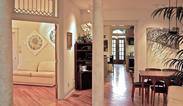 CLASSIC BOULDER VICTORIAN artist's home, ideal location a short walk to downtown in Boulder