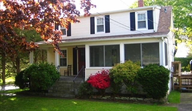 Classic Cozy Cottage in Watch Hill