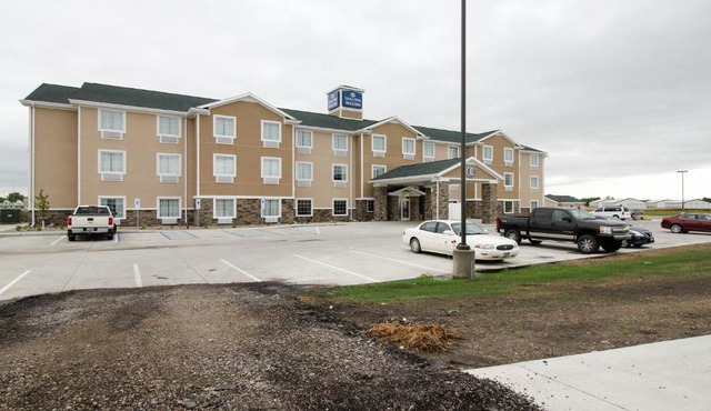 Cobblestone Hotel & Suites - Devils Lake