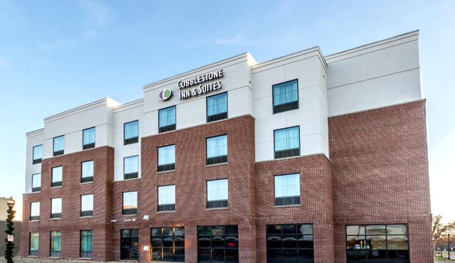 Cobblestone Inn & Suites - Waverly